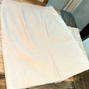 ANN TAYLOR SKIRT - SIZE 10  🛍️ COLOR BEIGE/CREAM